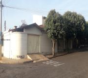 Casas 3 e 4 Quartos para Venda, em Promissão, bairro Vila N.O.B., 3 dormitórios, 2 banheiros, 2 vagas